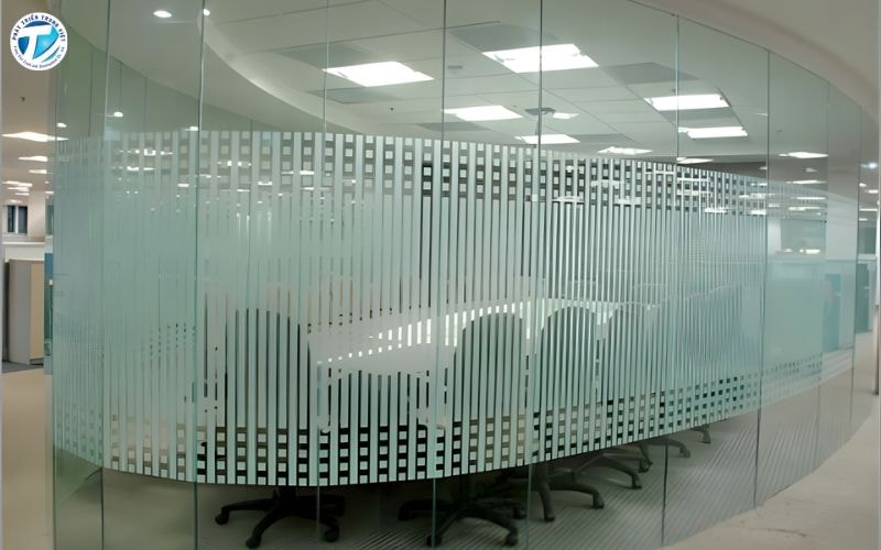 Decal lưới trang trí kính văn phòng - tòa nhà